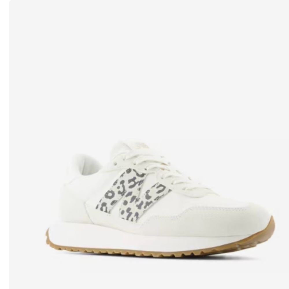 NIB New Balance Women’s 237 White Leopard Shoes 9.5 - Authentic Trending - Picture 2 of 5